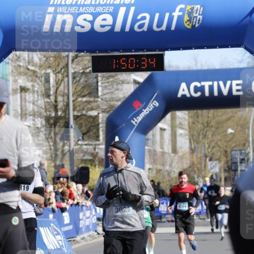 06.04.2025 - 44. Internationalen Wilhelmsburger Insellauf A. Gomolzig http://msf.ph/oto/7555562 06.04.2025 10:40:32 Ziel 3021, 3263, 3319, 3574, 3617, 3974, 4139 meine-sportfotos.de