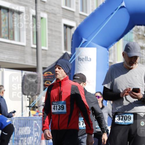 06.04.2025 - 44. Internationalen Wilhelmsburger Insellauf A. Gomolzig http://msf.ph/oto/7555567 06.04.2025 10:40:30 Ziel 3021, 3263, 3319, 3617, 3974, 4139 meine-sportfotos.de