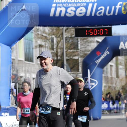 06.04.2025 - 44. Internationalen Wilhelmsburger Insellauf A. Gomolzig http://msf.ph/oto/7555593 06.04.2025 10:40:05 Ziel 3544, 3729, 3887, 4380, 5130 meine-sportfotos.de
