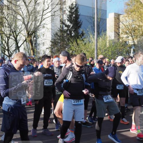 06.04.2025 - 44. Internationalen Wilhelmsburger Insellauf Luisa Fischer http://msf.ph/oto/7555597 06.04.2025 08:46:35 Ziel 31, 54285, 4358, 3591, 3832, 4514, 3617, 4425 meine-sportfotos.de