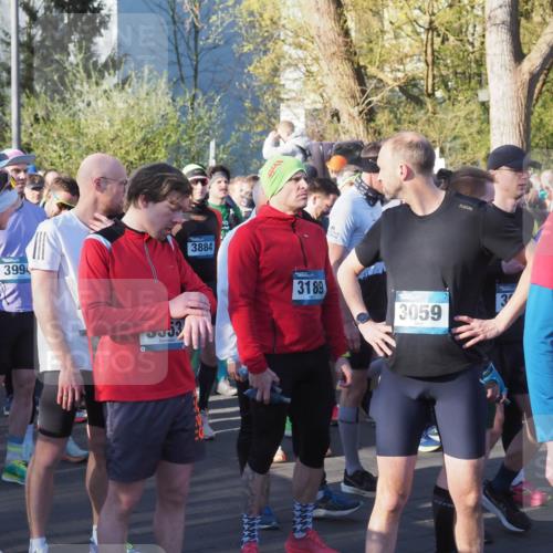06.04.2025 - 44. Internationalen Wilhelmsburger Insellauf Luisa Fischer http://msf.ph/oto/7555611 06.04.2025 08:47:30 Ziel 399, 3884, 3189, 3059, 3 meine-sportfotos.de