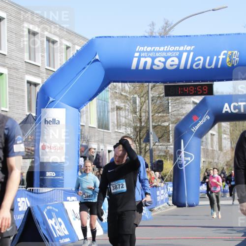06.04.2025 - 44. Internationalen Wilhelmsburger Insellauf A. Gomolzig http://msf.ph/oto/7555612 06.04.2025 10:39:57 Ziel 3729, 3872, 3887, 4344 meine-sportfotos.de