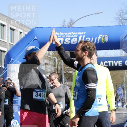 06.04.2025 - 44. Internationalen Wilhelmsburger Insellauf A. Gomolzig http://msf.ph/oto/7555618 06.04.2025 10:39:51 Ziel 3756, 3872, 4065, 4067, 4344 meine-sportfotos.de