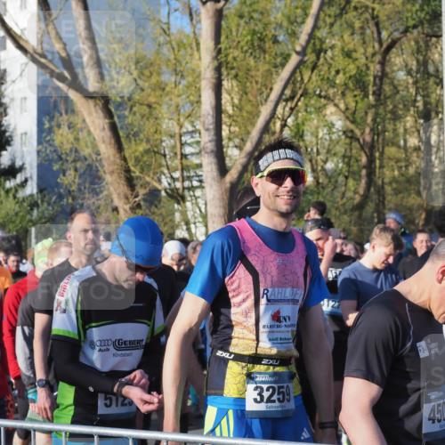 06.04.2025 - 44. Internationalen Wilhelmsburger Insellauf Luisa Fischer http://msf.ph/oto/7555619 06.04.2025 08:48:16 Ziel 3553, 512, 3259, 450 meine-sportfotos.de