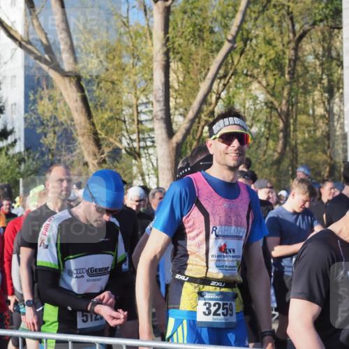 06.04.2025 - 44. Internationalen Wilhelmsburger Insellauf Luisa Fischer http://msf.ph/oto/7555622 06.04.2025 08:48:16 Ziel 3553, 512, 3259, 450 meine-sportfotos.de