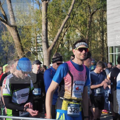 06.04.2025 - 44. Internationalen Wilhelmsburger Insellauf Luisa Fischer http://msf.ph/oto/7555623 06.04.2025 08:48:17 Ziel 3553, 3078, 52, 2, 3259, 3457 meine-sportfotos.de
