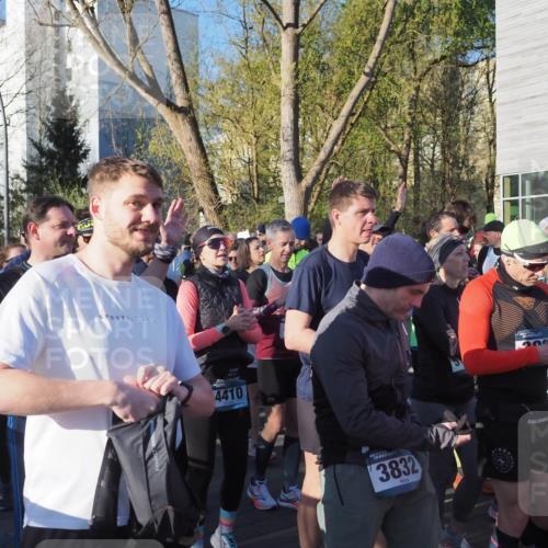 06.04.2025 - 44. Internationalen Wilhelmsburger Insellauf Luisa Fischer http://msf.ph/oto/7555629 06.04.2025 08:48:29 Ziel 3174, 4410, 3832, 202, 4378 meine-sportfotos.de