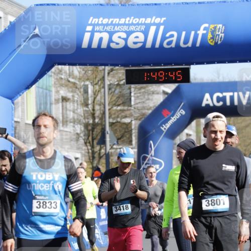 06.04.2025 - 44. Internationalen Wilhelmsburger Insellauf A. Gomolzig http://msf.ph/oto/7555633 06.04.2025 10:39:43 Ziel 3417, 3418, 3756, 3801, 3833, 4065, 4067, 5095, 5179 meine-sportfotos.de