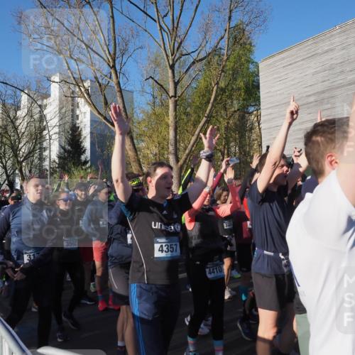 06.04.2025 - 44. Internationalen Wilhelmsburger Insellauf Luisa Fischer http://msf.ph/oto/7555647 06.04.2025 08:48:32 Ziel 3395, 3562, 4357, 4410, 3324, 8 meine-sportfotos.de
