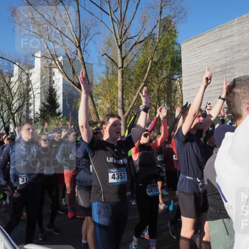 06.04.2025 - 44. Internationalen Wilhelmsburger Insellauf Luisa Fischer http://msf.ph/oto/7555650 06.04.2025 08:48:32 Ziel 4014, 317, 3562, 4357, 4410, 3324, 4 meine-sportfotos.de