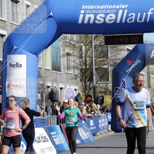06.04.2025 - 44. Internationalen Wilhelmsburger Insellauf A. Gomolzig http://msf.ph/oto/7555651 06.04.2025 10:39:28 Ziel 3592, 3915, 4356, 4560, 4592 meine-sportfotos.de