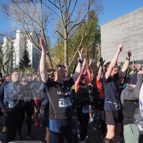 06.04.2025 - 44. Internationalen Wilhelmsburger Insellauf Luisa Fischer http://msf.ph/oto/7555658 06.04.2025 08:48:33 Ziel 1014, 31, 3562, 4357, 4410, 332, 38 meine-sportfotos.de