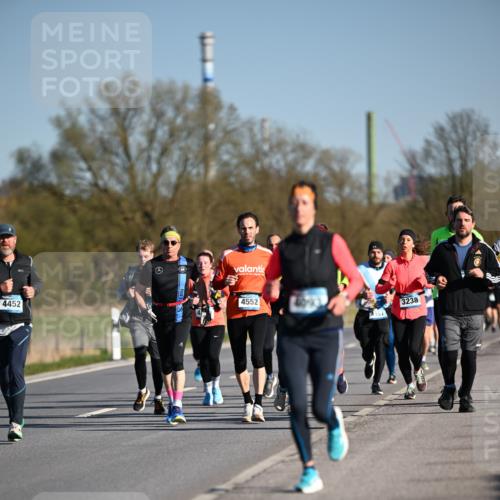 06.04.2025 - 44. Internationalen Wilhelmsburger Insellauf Dr. Thomas Lammeyer http://msf.ph/oto/7555672 06.04.2025 09:31:34 Laufen 4452, 4552, 15571, 3238 meine-sportfotos.de