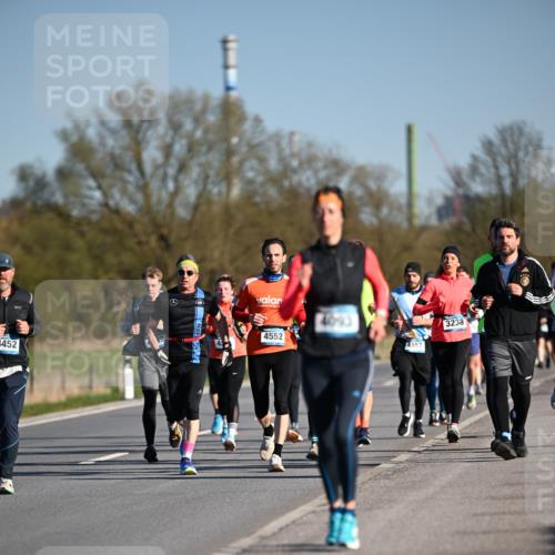 06.04.2025 - 44. Internationalen Wilhelmsburger Insellauf Dr. Thomas Lammeyer http://msf.ph/oto/7555675 06.04.2025 09:31:34 Laufen 4452, 4552, 4557, 3238 meine-sportfotos.de
