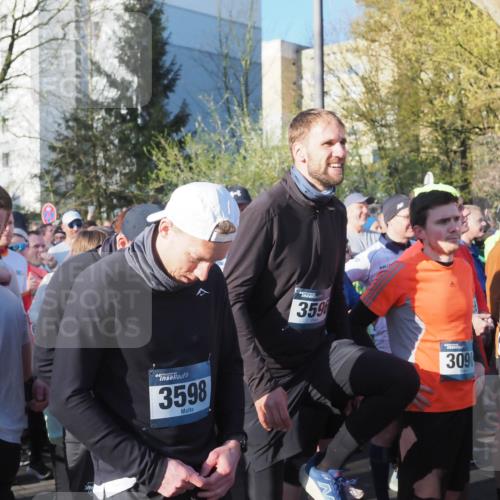 06.04.2025 - 44. Internationalen Wilhelmsburger Insellauf Luisa Fischer http://msf.ph/oto/7555676 06.04.2025 08:49:51 Ziel 3598, 359, 309 meine-sportfotos.de