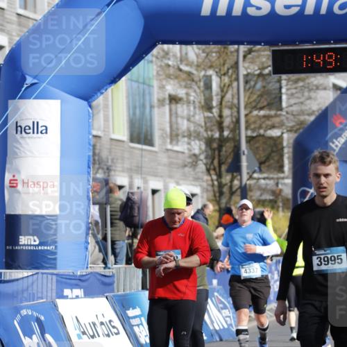 06.04.2025 - 44. Internationalen Wilhelmsburger Insellauf A. Gomolzig http://msf.ph/oto/7555682 06.04.2025 10:39:12 Ziel 3346, 3995, 4047, 4337, 4359 meine-sportfotos.de