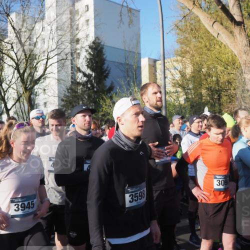 06.04.2025 - 44. Internationalen Wilhelmsburger Insellauf Luisa Fischer http://msf.ph/oto/7555684 06.04.2025 08:50:01 Ziel 950, 3945, 4, 44, 3598, 3090 meine-sportfotos.de