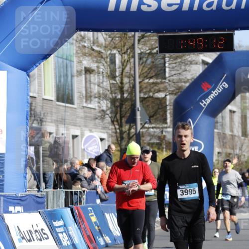 06.04.2025 - 44. Internationalen Wilhelmsburger Insellauf A. Gomolzig http://msf.ph/oto/7555685 06.04.2025 10:39:10 Ziel 3346, 3995, 4047, 4359 meine-sportfotos.de