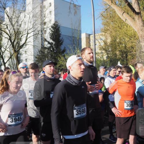 06.04.2025 - 44. Internationalen Wilhelmsburger Insellauf Luisa Fischer http://msf.ph/oto/7555686 06.04.2025 08:50:01 Ziel 3950, 3945, 43, 3598, 3090 meine-sportfotos.de