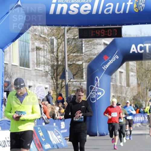 06.04.2025 - 44. Internationalen Wilhelmsburger Insellauf A. Gomolzig http://msf.ph/oto/7555688 06.04.2025 10:39:06 Ziel 3346, 3995 meine-sportfotos.de