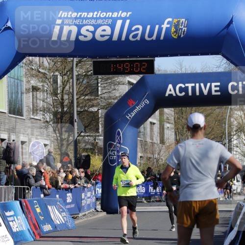 06.04.2025 - 44. Internationalen Wilhelmsburger Insellauf A. Gomolzig http://msf.ph/oto/7555700 06.04.2025 10:39:00 Ziel 3346, 3672, 4246, 5008 meine-sportfotos.de