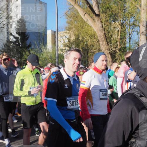 06.04.2025 - 44. Internationalen Wilhelmsburger Insellauf Luisa Fischer http://msf.ph/oto/7555701 06.04.2025 08:50:17 Ziel 3593, 5041, 3013, 448 meine-sportfotos.de