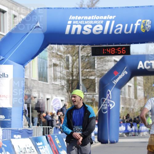 06.04.2025 - 44. Internationalen Wilhelmsburger Insellauf A. Gomolzig http://msf.ph/oto/7555704 06.04.2025 10:38:54 Ziel 3672, 4246, 5008, 5143 meine-sportfotos.de