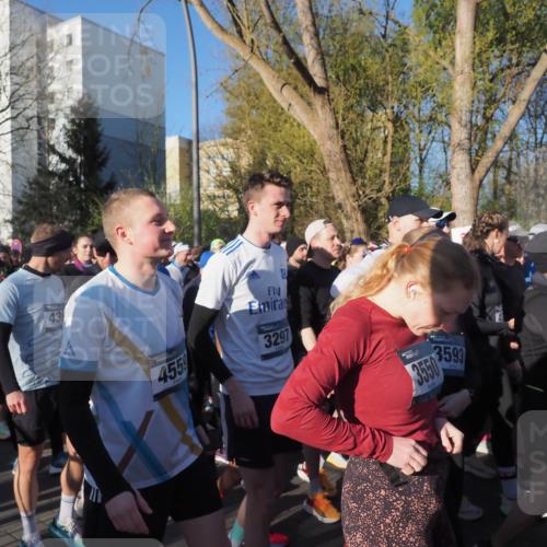 06.04.2025 - 44. Internationalen Wilhelmsburger Insellauf Luisa Fischer http://msf.ph/oto/7555705 06.04.2025 08:50:22 Ziel 4361, 43, 455, 3297, 3593, 3550 meine-sportfotos.de