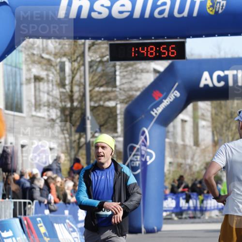 06.04.2025 - 44. Internationalen Wilhelmsburger Insellauf A. Gomolzig http://msf.ph/oto/7555707 06.04.2025 10:38:54 Ziel 3672, 4246, 5008, 5143 meine-sportfotos.de