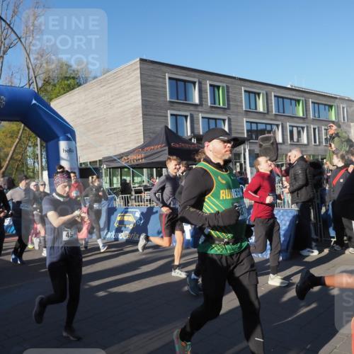 06.04.2025 - 44. Internationalen Wilhelmsburger Insellauf Luisa Fischer http://msf.ph/oto/7555708 06.04.2025 08:51:25 Ziel 0, 0, 1, 25, 153, 4227, 4542, 45, 3070 meine-sportfotos.de