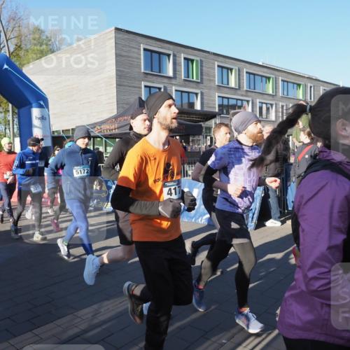 06.04.2025 - 44. Internationalen Wilhelmsburger Insellauf Luisa Fischer http://msf.ph/oto/7555724 06.04.2025 08:51:43 Ziel 4452, 3275, 107, 5172, 417, 40, 414 meine-sportfotos.de
