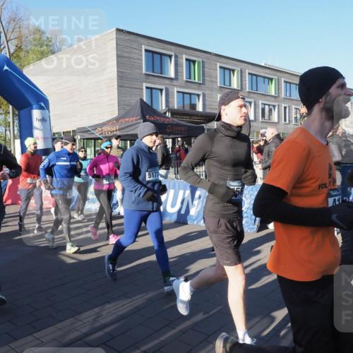 06.04.2025 - 44. Internationalen Wilhelmsburger Insellauf Luisa Fischer http://msf.ph/oto/7555727 06.04.2025 08:51:44 Ziel 4452, 3109, 3276, 5172, 401 meine-sportfotos.de