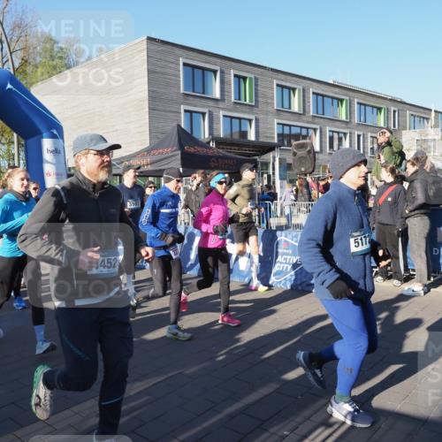 06.04.2025 - 44. Internationalen Wilhelmsburger Insellauf Luisa Fischer http://msf.ph/oto/7555731 06.04.2025 08:51:44 Ziel 4444, 452, 3107, 5172 meine-sportfotos.de