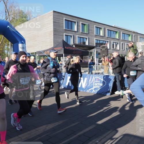 06.04.2025 - 44. Internationalen Wilhelmsburger Insellauf Luisa Fischer http://msf.ph/oto/7555738 06.04.2025 08:51:49 Ziel 49, 3937, 4433, 4027 meine-sportfotos.de