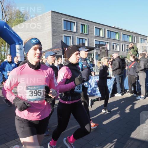 06.04.2025 - 44. Internationalen Wilhelmsburger Insellauf Luisa Fischer http://msf.ph/oto/7555744 06.04.2025 08:51:49 Ziel 9, 4231, 95, 3951, 393, 402 meine-sportfotos.de