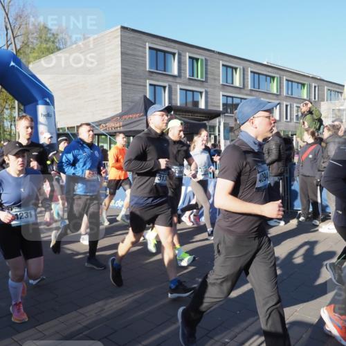 06.04.2025 - 44. Internationalen Wilhelmsburger Insellauf Luisa Fischer http://msf.ph/oto/7555750 06.04.2025 08:51:49 Ziel 19, 4030, 4231, 2, 3390, 412, 4094, 4, 44 meine-sportfotos.de