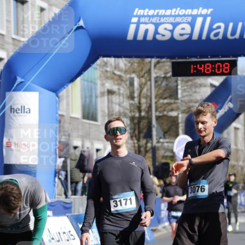 06.04.2025 - 44. Internationalen Wilhelmsburger Insellauf A. Gomolzig http://msf.ph/oto/7555753 06.04.2025 10:38:06 Ziel 3076, 3171, 4507, 4530 meine-sportfotos.de