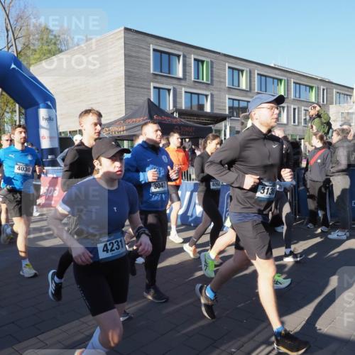 06.04.2025 - 44. Internationalen Wilhelmsburger Insellauf Luisa Fischer http://msf.ph/oto/7555754 06.04.2025 08:51:50 Ziel 60, 3567, 4030, 4231, 3047, 4060, 3136 meine-sportfotos.de