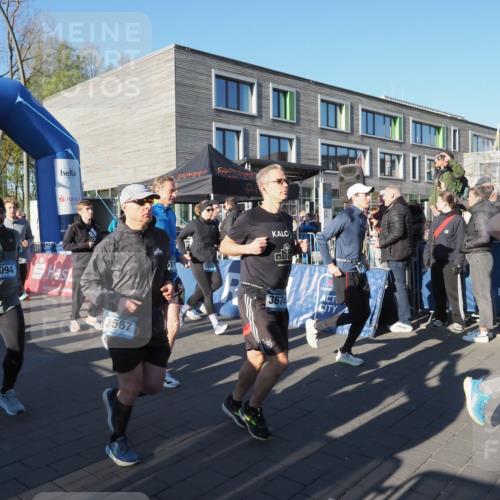 06.04.2025 - 44. Internationalen Wilhelmsburger Insellauf Luisa Fischer http://msf.ph/oto/7555770 06.04.2025 08:51:51 Ziel 4339, 3094, 3567, 3674 meine-sportfotos.de