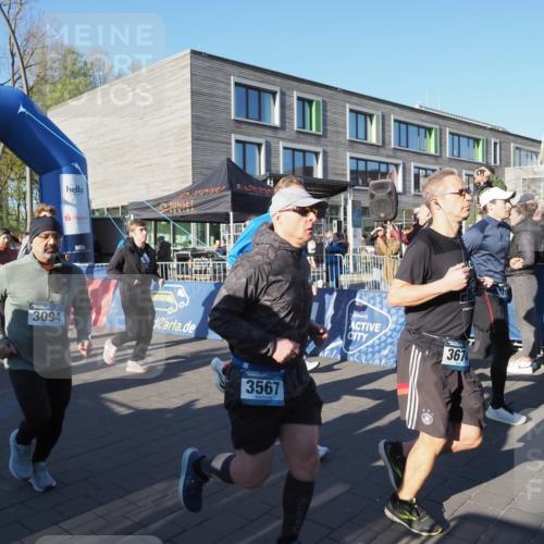 06.04.2025 - 44. Internationalen Wilhelmsburger Insellauf Luisa Fischer http://msf.ph/oto/7555772 06.04.2025 08:51:51 Ziel 4339, 3094, 3567, 3674, 3 meine-sportfotos.de