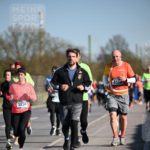 06.04.2025 - 44. Internationalen Wilhelmsburger Insellauf Dr. Thomas Lammeyer http://msf.ph/oto/7555773 06.04.2025 09:31:39 Laufen 4567, 3238, 4550 meine-sportfotos.de