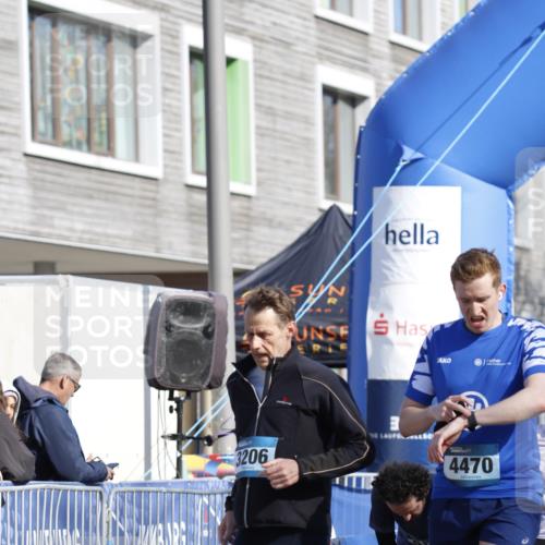 06.04.2025 - 44. Internationalen Wilhelmsburger Insellauf A. Gomolzig http://msf.ph/oto/7555774 06.04.2025 10:37:47 Ziel 3197, 3206, 4226, 4470, 5051 meine-sportfotos.de