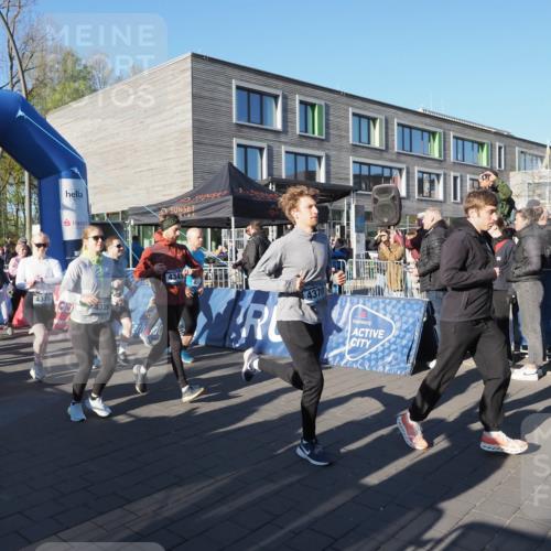 06.04.2025 - 44. Internationalen Wilhelmsburger Insellauf Luisa Fischer http://msf.ph/oto/7555779 06.04.2025 08:51:53 Ziel 63, 3876, 4575, 4376, 4339, 4341, 4370 meine-sportfotos.de