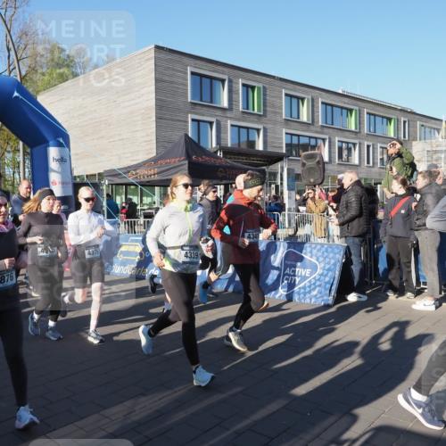 06.04.2025 - 44. Internationalen Wilhelmsburger Insellauf Luisa Fischer http://msf.ph/oto/7555782 06.04.2025 08:51:53 Ziel 0, 3876, 4376, 4339, 4341, 43 meine-sportfotos.de