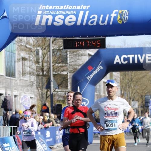 06.04.2025 - 44. Internationalen Wilhelmsburger Insellauf A. Gomolzig http://msf.ph/oto/7555783 06.04.2025 10:37:44 Ziel 3197, 3206, 4226, 4470, 5051 meine-sportfotos.de