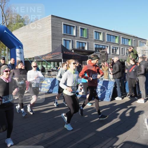 06.04.2025 - 44. Internationalen Wilhelmsburger Insellauf Luisa Fischer http://msf.ph/oto/7555785 06.04.2025 08:51:53 Ziel 5010, 3446, 3876, 475, 43764, 4339, 4341 meine-sportfotos.de