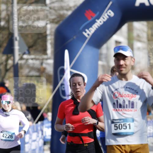 06.04.2025 - 44. Internationalen Wilhelmsburger Insellauf A. Gomolzig http://msf.ph/oto/7555786 06.04.2025 10:37:42 Ziel 3197, 3206, 4226, 4470, 5051, 5188 meine-sportfotos.de