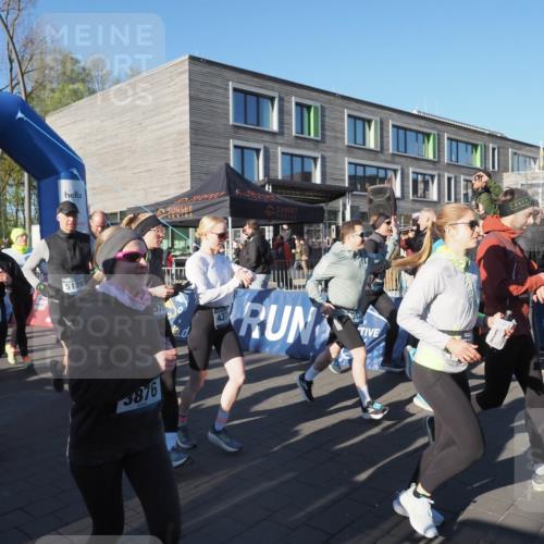 06.04.2025 - 44. Internationalen Wilhelmsburger Insellauf Luisa Fischer http://msf.ph/oto/7555788 06.04.2025 08:51:54 Ziel 54, 5010, 5124, 3876, 437 meine-sportfotos.de