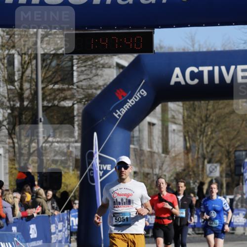 06.04.2025 - 44. Internationalen Wilhelmsburger Insellauf A. Gomolzig http://msf.ph/oto/7555792 06.04.2025 10:37:38 Ziel 5051, 5188 meine-sportfotos.de