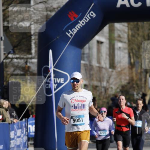06.04.2025 - 44. Internationalen Wilhelmsburger Insellauf A. Gomolzig http://msf.ph/oto/7555795 06.04.2025 10:37:37 Ziel 5051, 5188 meine-sportfotos.de